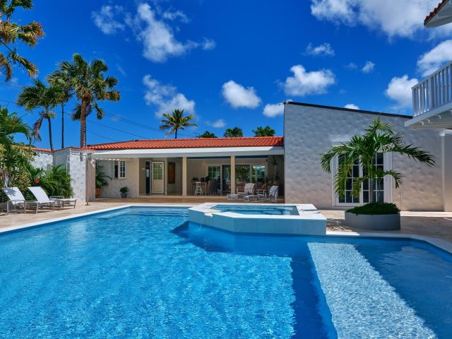 Luxury Oranjestad Villa