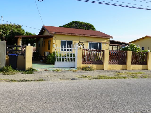 Bungalow Style Single Family Home in San Nicolas