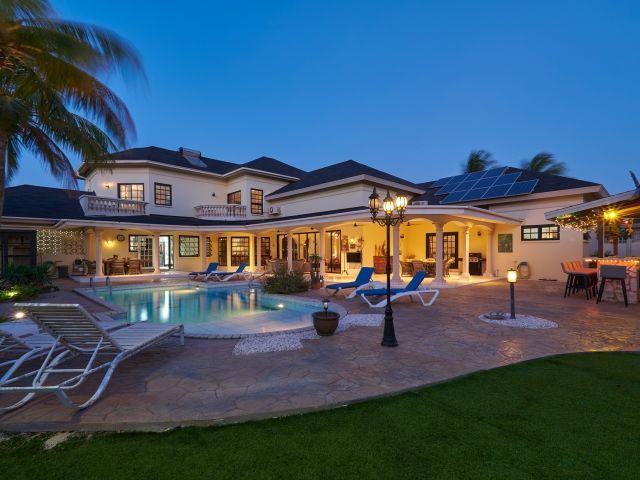 Oranjestad Luxury Villa