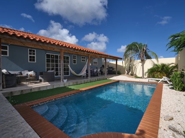 RENTED- Fuerte 3