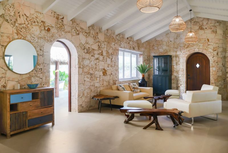 Unique multi-family style luxury villa in Topaz